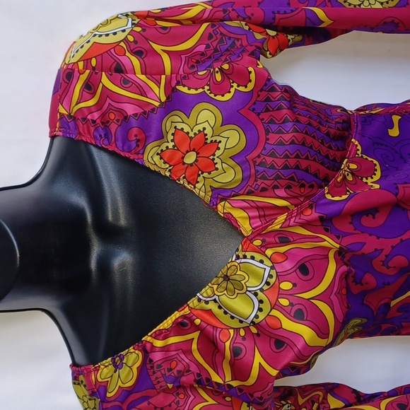 Leg Avenue Hippie Costume S/M, 19" PTP, 30" L - Picture 2 of 7